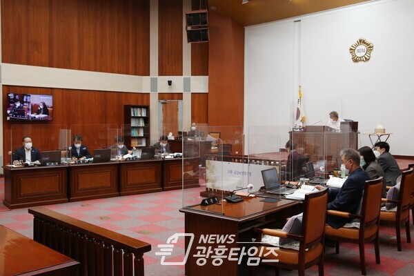 군포시의회 제255회 임시회 예산결산 특위(사진제공=군포시의회) 군포시의회 제255회 임시회 예산결산 특위(사진제공=군포시의회)