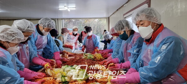 목감동_김장나눔(사진제공=목감동 행정복지센터) 목감동_김장나눔(사진제공=목감동 행정복지센터)