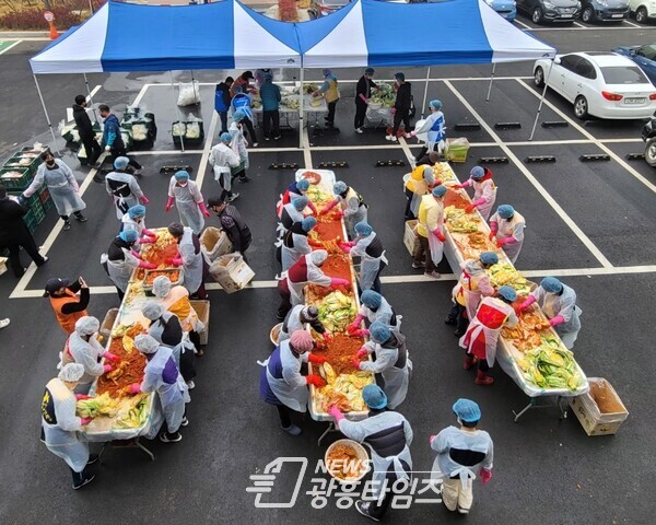 월곶동_김장나눔(사진제공=월곶동 행정복지센터) 월곶동_김장나눔(사진제공=월곶동 행정복지센터)
