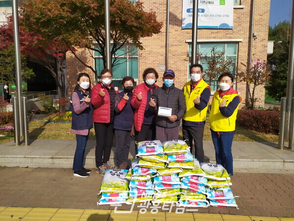 정왕본동_주민 사랑나눔(사진제공=정왕본동 행정복지센터) 정왕본동_주민 사랑나눔(사진제공=정왕본동 행정복지센터)