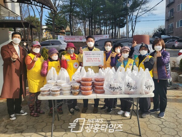 군자동_대한적십자 반찬나눔(사진제공=군자동 행정복지센터) 군자동_대한적십자 반찬나눔(사진제공=군자동 행정복지센터)