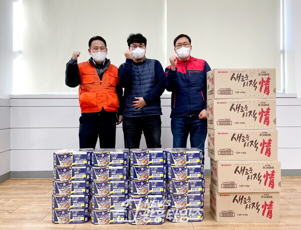 신현동 주민자치회 설 기부(제공=신현동 행정복지센터) 신현동 주민자치회 설 기부(제공=신현동 행정복지센터)