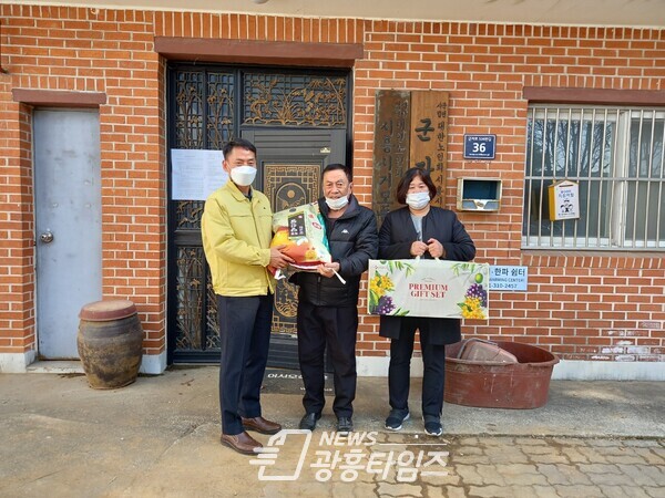군자동 경로당 위문(제공=군자동 행정복지센터) 군자동 경로당 위문(제공=군자동 행정복지센터)