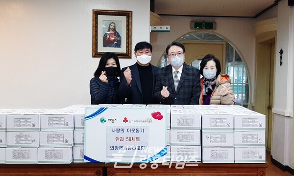 의왕제일감리교회, 설 명절 후원품 전달(사진제공=내손1동 주민센터) 의왕제일감리교회, 설 명절 후원품 전달(사진제공=내손1동 주민센터)