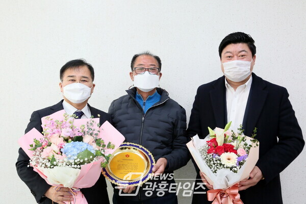 이상섭 의원, 제2회기호자치의정대상 수상(제공=시흥시의회) 이상섭 의원, 제2회기호자치의정대상 수상(제공=시흥시의회)