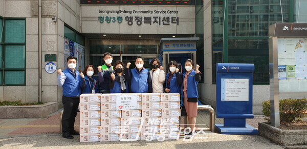 정왕3동_처음처럼봉사회 후원품전달(제공=정왕3동 행정복지센터) 정왕3동_처음처럼봉사회 후원품전달(제공=정왕3동 행정복지센터)