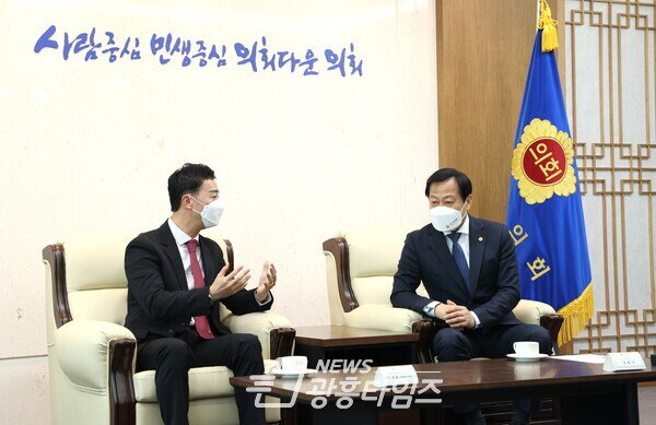 장현국 의장, 22일 파라과이 과리아주 이동호 국제관리부장관 접견 (제공=경기도의회) 장현국 의장, 22일 파라과이 과리아주 이동호 국제관리부장관 접견 (제공=경기도의회)