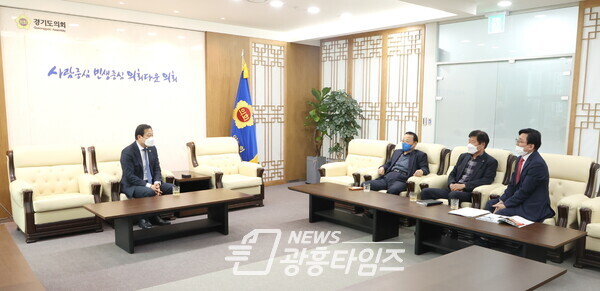장현국 의장, 5·18민주화운동부상자회 경기도지부 면담(제공=경기도의회) 장현국 의장, 5·18민주화운동부상자회 경기도지부 면담(제공=경기도의회)
