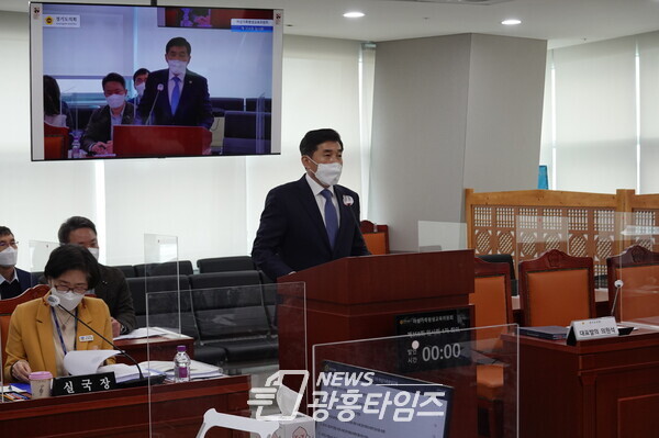 엄교섭 의원, '경기도 24시간 아이돌봄센터 설치 및 운영 조례안' 상임위 통과(제공=경기도의회) 엄교섭 의원, '경기도 24시간 아이돌봄센터 설치 및 운영 조례안' 상임위 통과(제공=경기도의회)