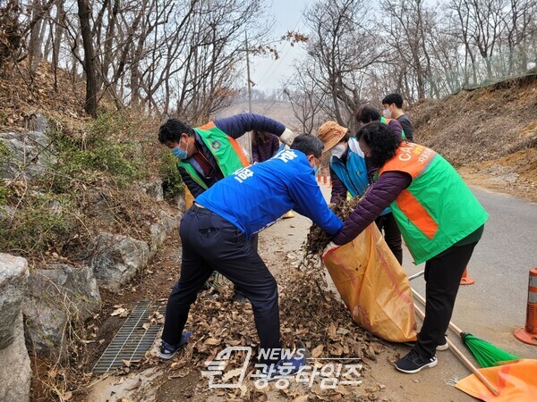 김윤호 예비후보, 클린데이 활동(제공=김윤호 예비후보 선거사무소) 김윤호 예비후보, 클린데이 활동(제공=김윤호 예비후보 선거사무소)