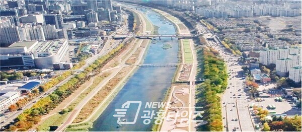 광명시는 오는 31일 오후 3시 시민회관 대공연장에서 안양천 지방정원 지정 및 조성계획 수립에 관한 주민 공청회를 개최한다(제공=광명시) 광명시는 오는 31일 오후 3시 시민회관 대공연장에서 안양천 지방정원 지정 및 조성계획 수립에 관한 주민 공청회를 개최한다(제공=광명시)