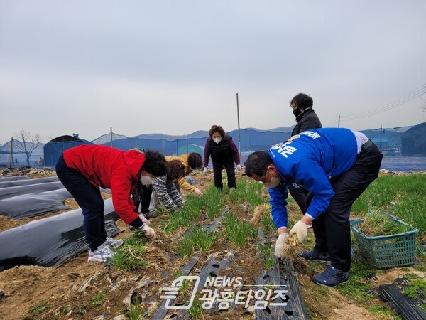 김윤호 광명시장 예비후보 낮은 자세로 임하는 선거운동(제공=김윤호 예비후보 선거 사무소) 김윤호 광명시장 예비후보 낮은 자세로 임하는 선거운동(제공=김윤호 예비후보 선거 사무소)