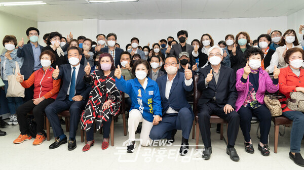 김윤호 더불어민주당 광명시장 예비후보, 임혜자 예비후보 지지선언(제공=김윤호 역동캠프) 김윤호 더불어민주당 광명시장 예비후보, 임혜자 예비후보 지지선언(제공=김윤호 역동캠프)