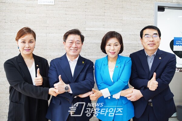 더불어민주당 광명시장선거 승리를 위한 ‘원팀 결성’(제공=박승원 예비후보사무소) 더불어민주당 광명시장선거 승리를 위한 ‘원팀 결성’(제공=박승원 예비후보사무소)