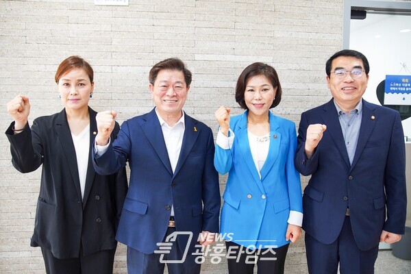 더불어민주당 광명시장선거 승리를 위한 ‘원팀 결성’(제공=박승원 예비후보사무소) 더불어민주당 광명시장선거 승리를 위한 ‘원팀 결성’(제공=박승원 예비후보사무소)