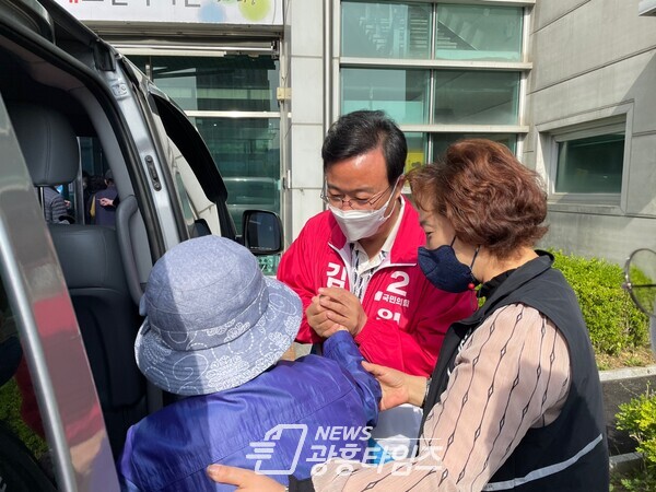 김성제 의왕시장 후보, ‘장수수당 月·10만원 지원’(제공=김성제 후보 선거 캠프) 김성제 의왕시장 후보, ‘장수수당 月·10만원 지원’(제공=김성제 후보 선거 캠프)