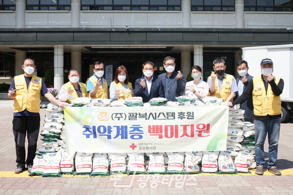 의왕시 대한적십자사, 사랑의 쌀 나눔 봉사(사진제공=의왕시) 의왕시 대한적십자사, 사랑의 쌀 나눔 봉사(사진제공=의왕시)