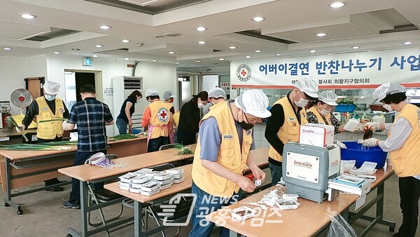 사랑의 밑반찬 봉사(사진제공=의왕시) 사랑의 밑반찬 봉사(사진제공=의왕시)