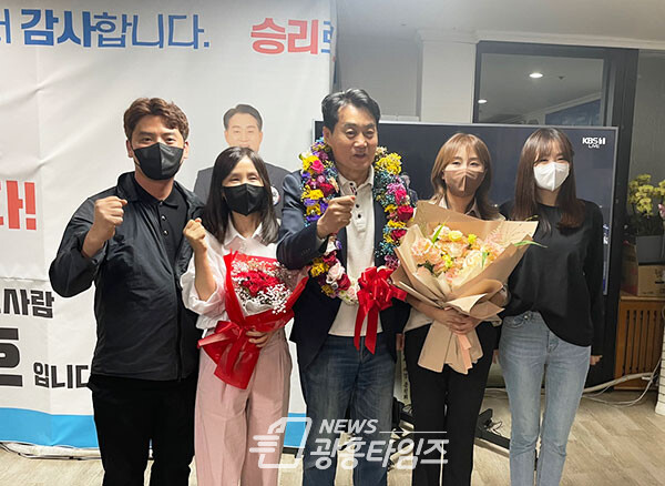 하은호 군포시장 후보 당선, "군포경제의 활력을 불어넣겠다"(제공=하은호 후보 선검캠프) 하은호 군포시장 후보 당선, "군포경제의 활력을 불어넣겠다"(제공=하은호 후보 선검캠프)