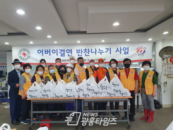 의왕시 적십자사봉사회, 밑반찬 나눔 봉사(사진제공=의왕시) 의왕시 적십자사봉사회, 밑반찬 나눔 봉사(사진제공=의왕시)