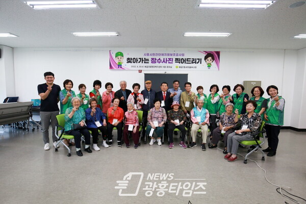 배곧2동 장수사진 촬영(제공=배곧2동 행정복지센터) 배곧2동 장수사진 촬영(제공=배곧2동 행정복지센터)