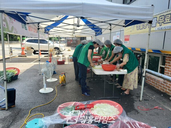 2022년 사랑의 반찬 나눔 행사 개최(사진제공=하안3동 행정복지센터) 2022년 사랑의 반찬 나눔 행사 개최(사진제공=하안3동 행정복지센터)