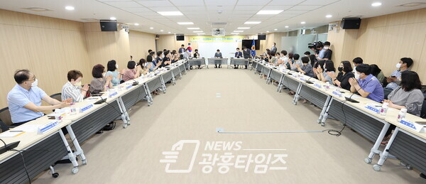 장현국 의장, 광교청사 입주 기념 주민 정담회 개최 (제공=경기도의회) 장현국 의장, 광교청사 입주 기념 주민 정담회 개최 (제공=경기도의회)