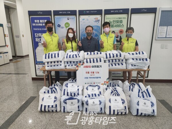 고천동지역사회보장협의체여름이불지원(사진제공=고천동 주민센터) 고천동지역사회보장협의체여름이불지원(사진제공=고천동 주민센터)