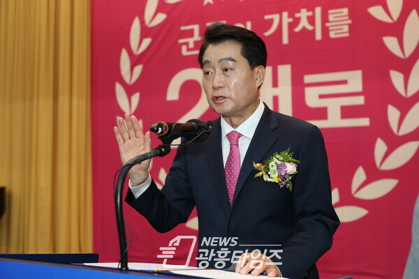 취임선서하는 하은호 군포시장(사진제공=군포시) 취임선서하는 하은호 군포시장(사진제공=군포시)