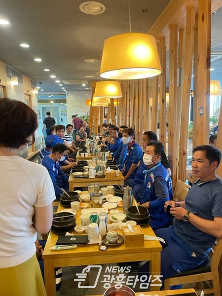 정왕2동 환경미화원 여름 응원(제공=정왕2동 행정복지센터) 정왕2동 환경미화원 여름 응원(제공=정왕2동 행정복지센터)