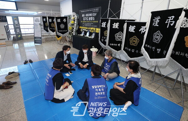 경기도의회 더불어민주당, 발달·중증장애인 참사 합동 분향소 방문 (제공=경기도의회 민주당 대변인실)