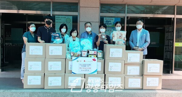 갈뫼중학교 후원물품 전달(사진제공=의왕시) 갈뫼중학교 후원물품 전달(사진제공=의왕시)
