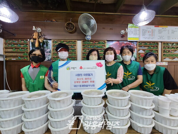 내손1동부녀회 삼계탕 나눔(사진제공=내손1동 주민센터) 내손1동부녀회 삼계탕 나눔(사진제공=내손1동 주민센터)