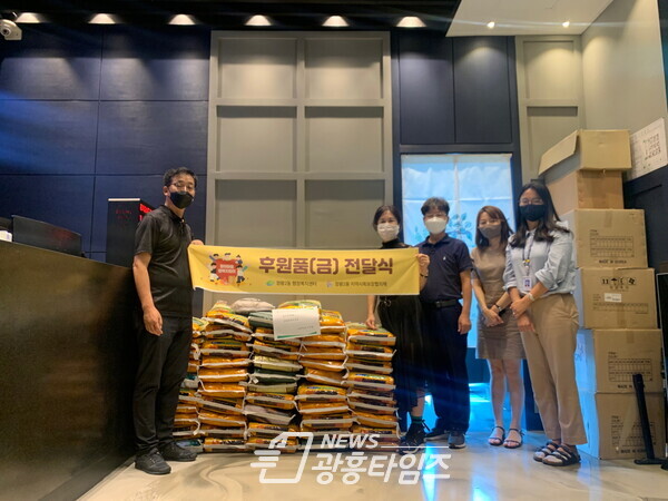 정왕2동, 골프존파크 정왕파크타크라점 백미 후원(제공=정왕2동 행정복지센터)