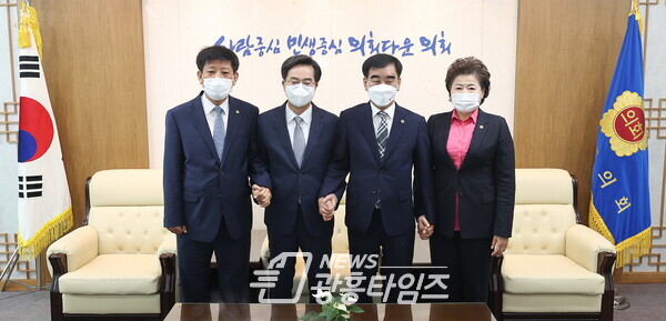 염종현 의장 등 신임의장단, 공식임기 첫날 경기지사 접견기관 간 '협치의지' 다져(제공=경기도의회)