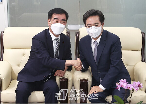 염종현 의장, 김동연 경기도지사 '협치의지' 다져(제공=경기도의회)
