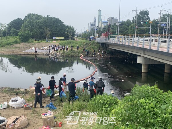 옥구천, 수질오염 복구작업(제공=시흥시) 옥구천, 수질오염 복구작업(제공=시흥시)