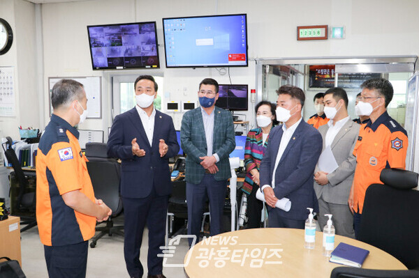 광명지역 도의원, 광명소방서와 소방정책 정담회 가져(제공=경기도의회 광명상담소) 광명지역 도의원, 광명소방서와 소방정책 정담회 가져(제공=경기도의회 광명상담소)
