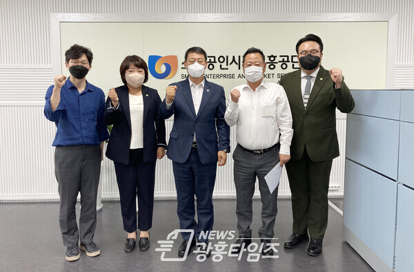 시흥시의회 자치행정위, 소상공인시장진흥공단 방문… 관계자 격려(제공=시흥시의회)