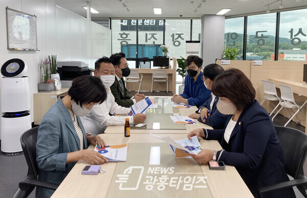 시흥시의회 자치행정위, 소상공인시장진흥공단 방문… 관계자 격려(제공=시흥시의회)