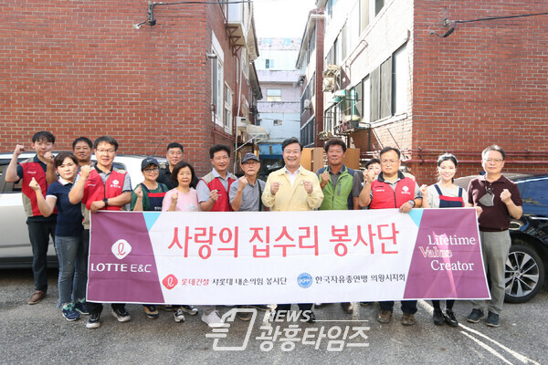 사랑의 집수리 봉사(사진제공=부곡동 주민센터) 사랑의 집수리 봉사(사진제공=부곡동 주민센터)