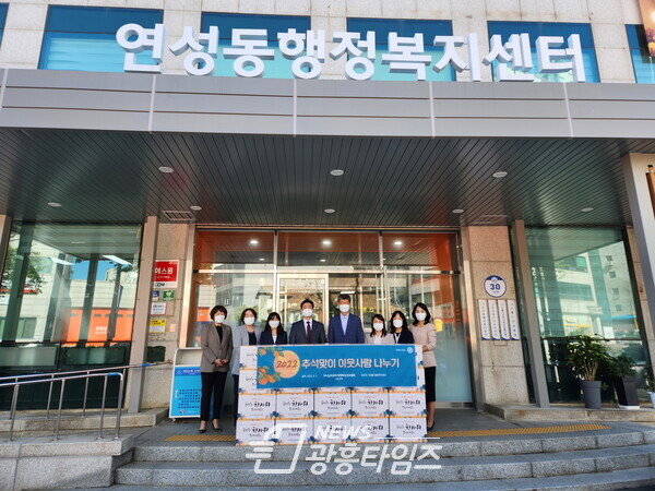 하나님교회 연성동에 식료품 세트 후원(제공=연성동 행정복지센터) 하나님교회 연성동에 식료품 세트 후원(제공=연성동 행정복지센터)