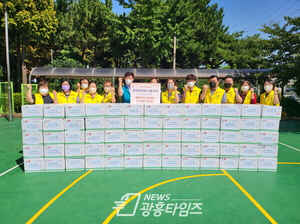 정왕본동, 한국마사회 시흥지사와 저소득층 건강 김치 지원(제공=정왕본동 행정복지센터) 정왕본동, 한국마사회 시흥지사와 저소득층 건강 김치 지원(제공=정왕본동 행정복지센터)