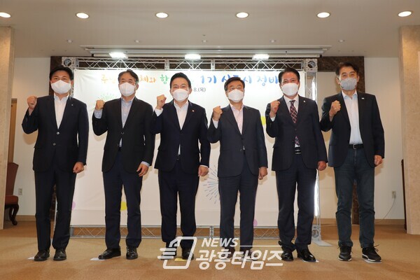 1기신도시지자체장들과 장관(제공=군포시) 1기신도시지자체장들과 장관(제공=군포시)