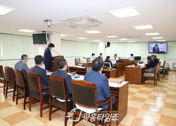 14일 자치행정교육위원회 회의실에서 열린 인사청문회 모습(사진제공=광명시의회)