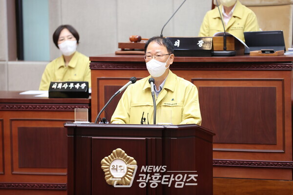 제300회 임시회 본회의에서 5분 발언을 하고 있는 성훈창 부의장(사진제공=시흥시의회) 제300회 임시회 본회의에서 5분 발언을 하고 있는 성훈창 부의장(사진제공=시흥시의회)
