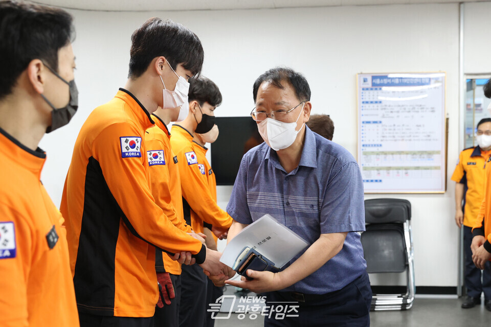 성훈창 부의장_시흥소방서 방문(사진제공=시흥시의회) 성훈창 부의장_시흥소방서 방문(사진제공=시흥시의회)