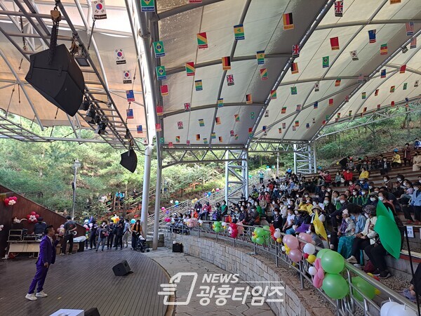 광명시 광명7동에서는 지난 24일 도덕산 근린공원에서 제3회 주민총회와 ‘제12회 도덕산 주민 한마음 축제’가 성황리에 열렸다(사진제공=광명7동 행정복지센터) 광명시 광명7동에서는 지난 24일 도덕산 근린공원에서 제3회 주민총회와 ‘제12회 도덕산 주민 한마음 축제’가 성황리에 열렸다(사진제공=광명7동 행정복지센터)