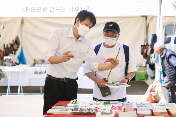 자매도시 직거래장터(사진제공=의왕시) 자매도시 직거래장터(사진제공=의왕시)