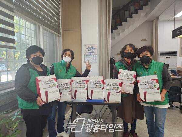 광명2동 새마을지도자협의회·부녀회, 국수나눔 행사 (사진제공=광명2동 행정복지센터) 광명2동 새마을지도자협의회·부녀회, 국수나눔 행사 (사진제공=광명2동 행정복지센터)